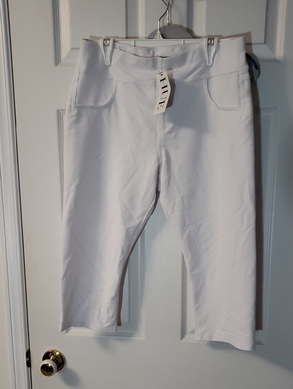 HUE White Cropped Ponte Knit Capri Pants